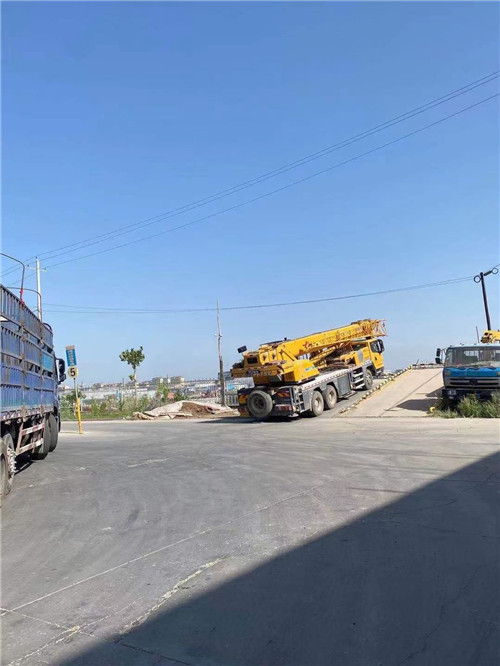 塔城25吨吊车的租赁价格大概是多少？