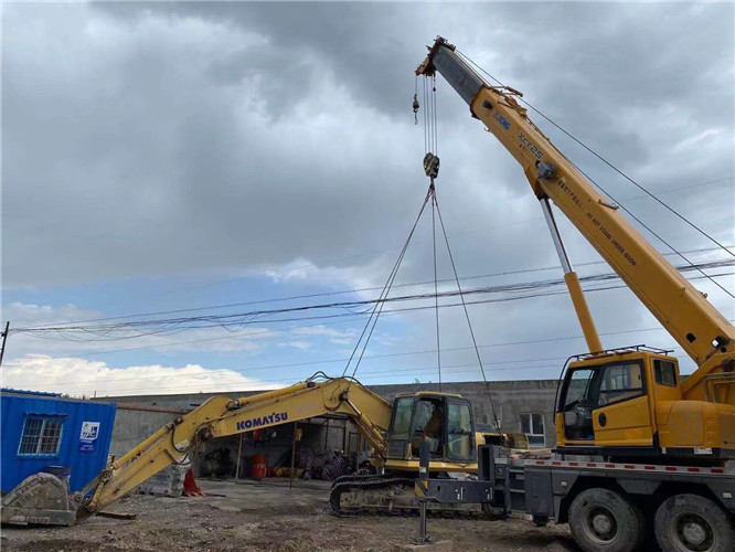 塔城25吨吊车的工作半径是多少？