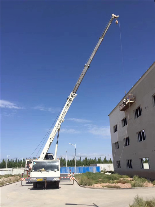 塔城“轻装强干”—— 吊车的 “轻量化臂架” 技术