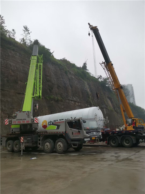 塔城“不怕风雨冻”—— 吊车的 “恶劣环境适应” 技术